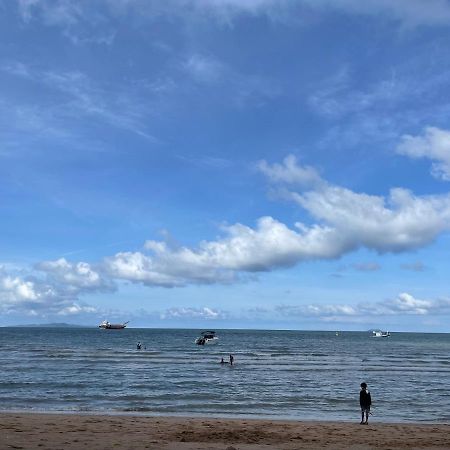 Gallery D Jomtien Luaran gambar
